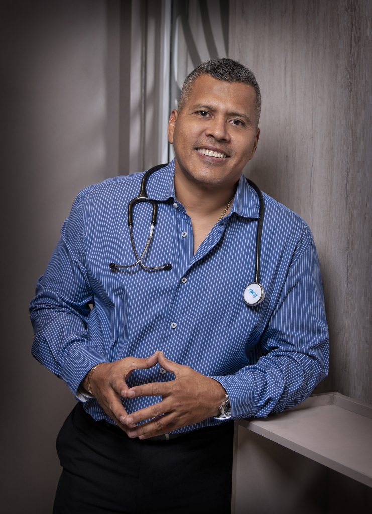 r. Víctor Reyes Cirujano plástico en Pereira