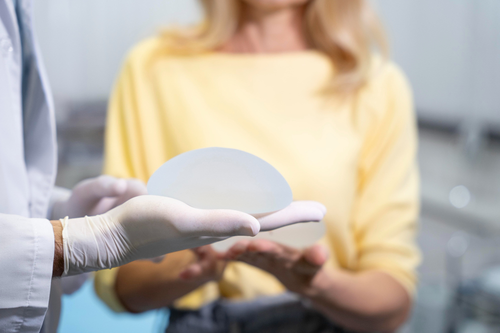 Explantación y Reconstrucción Mamaria sin Implantes con la Técnica Reyes